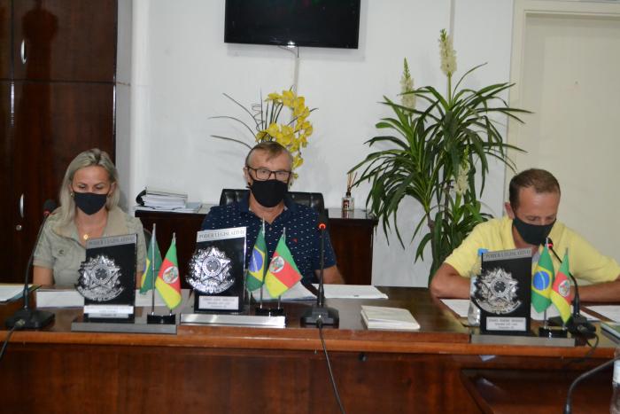 Legislativo analisou e aprovou três projetos de autoria do Executivo