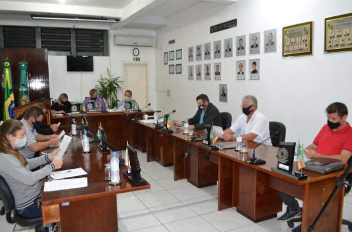 Vereadores realizaram sessão ordinária na terça-feira