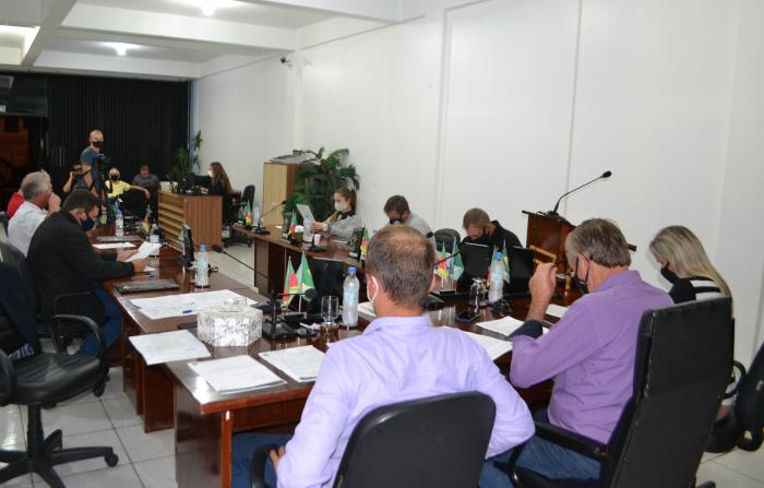 Vereadores realizaram sessão ordinária na terça-feira