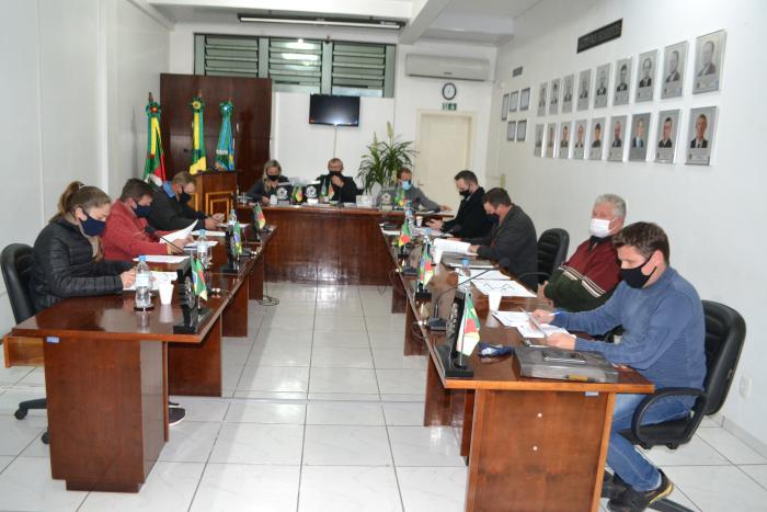 Vereadores analisaram e aprovaram um projeto de lei e duas moções