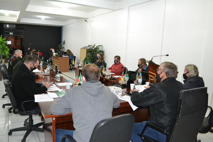 Vereadores analisaram e aprovaram um projeto de lei e duas moções