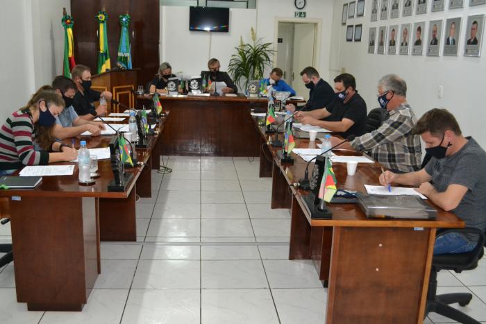 Vereadores analisaram e aprovaram oito projetos de lei do Executivo