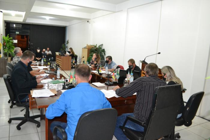 Vereadores analisaram e aprovaram oito projetos de lei do Executivo