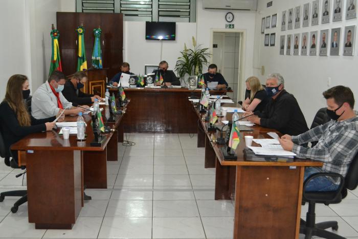 Vereadores realizaram sessão ordinária na quarta-feira
