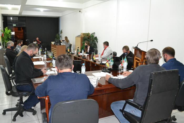 Vereadores realizaram sessão ordinária na quarta-feira