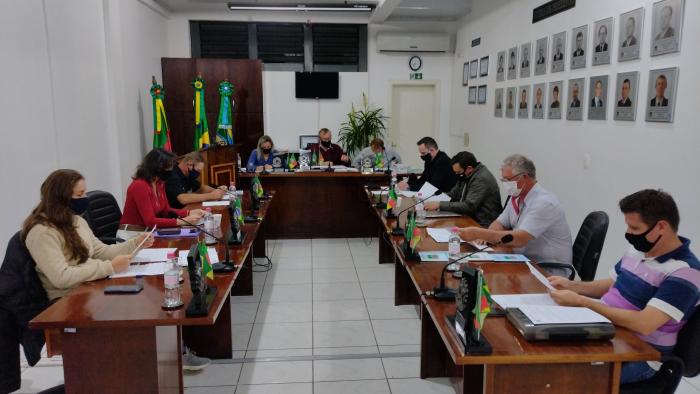 Vereadores realizaram sessão ordinária na terça-feira
