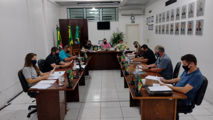 Vereadores realizaram sessão ordinária na quarta-feira