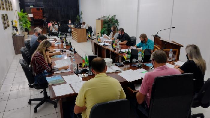 Vereadores realizaram sessão ordinária na quarta-feira
