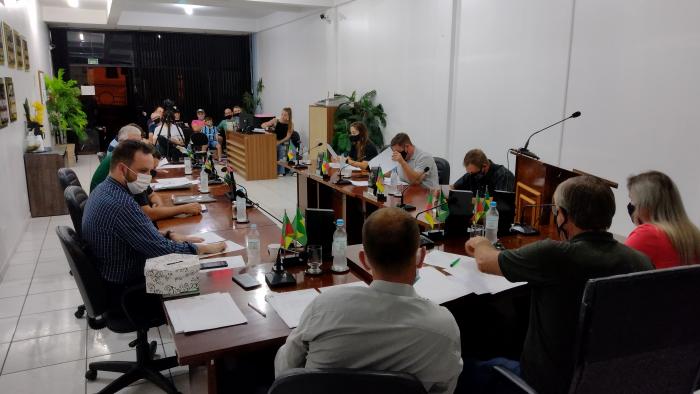 Vereadores realizaram sessão ordinária na terça-feira