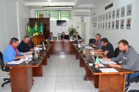 Vereadores realizaram sessão na tarde de segunda-feira