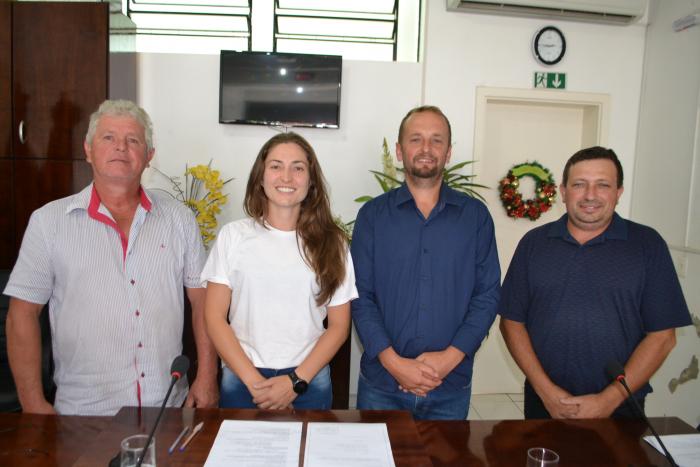 Vanessa Ahne, juntamente com Airton da Costa (e), Jonas Morari (à direta da Vanessa) e Alexandre Spieckert